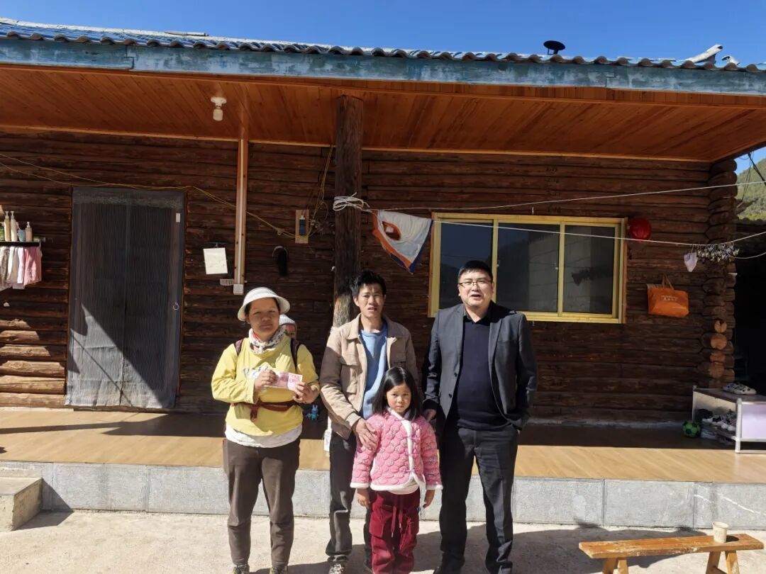 孩子们表演节目